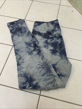 Avocado Tone It Up Tie-Dye Blue & White Leggings